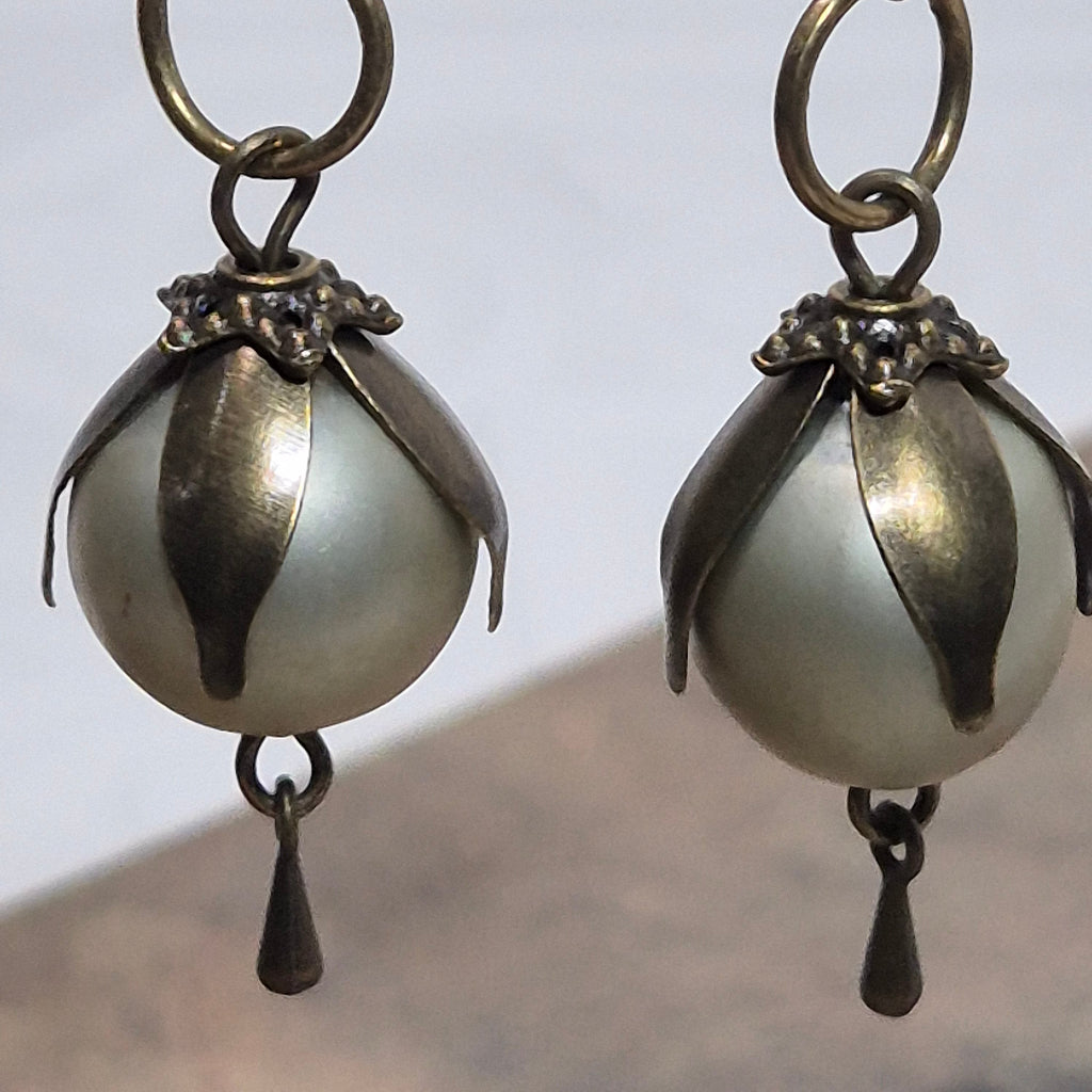 Close Up Pearl Earrings