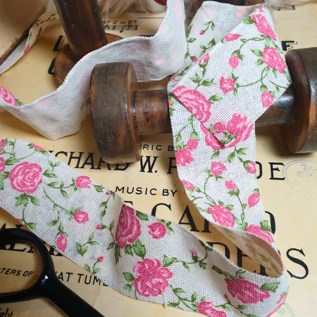 Cottage Roses Ribbon | White