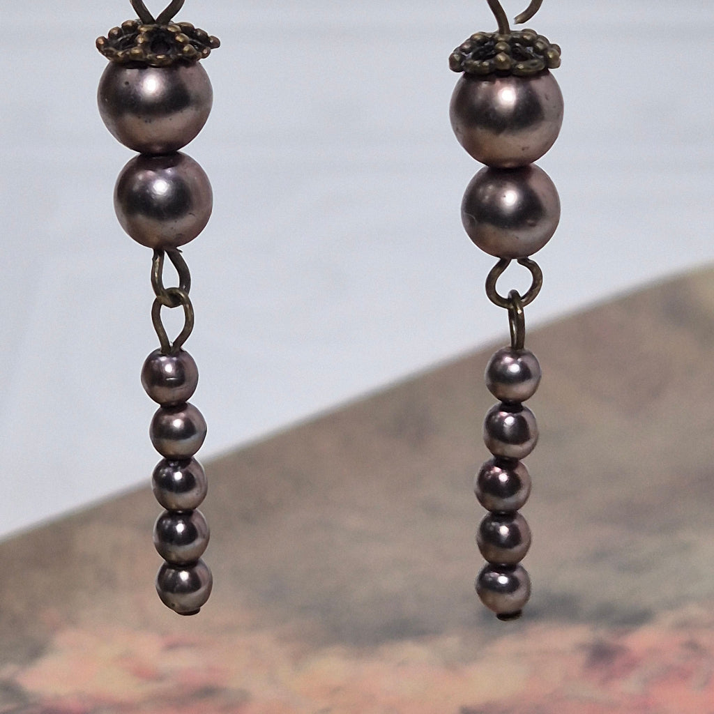 Pearly Mauve Close Up earrings