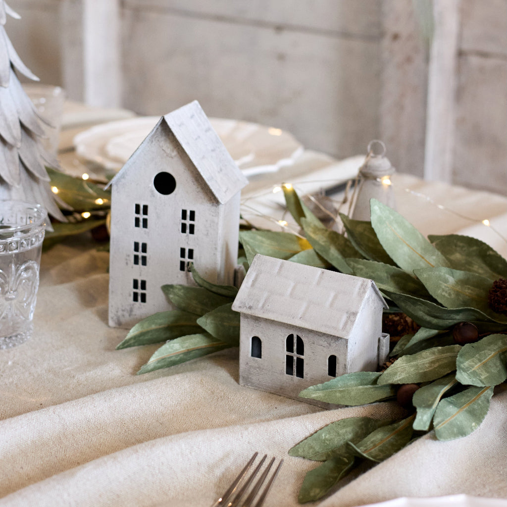 Decorative table setting with small tealight houses