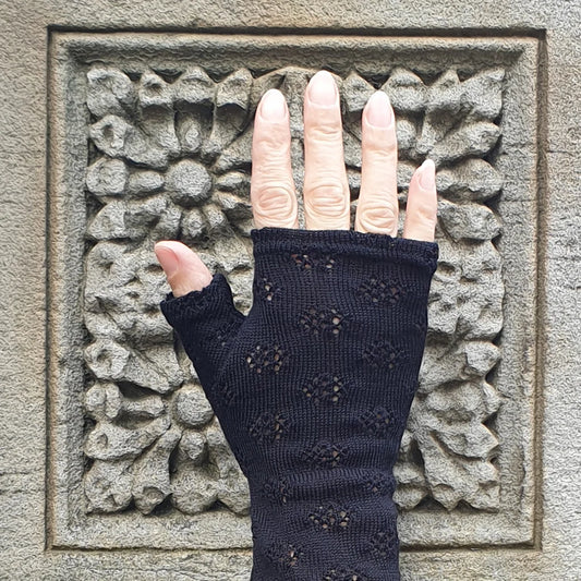 Kate Watts Merino Gloves | Arrow Knit Black