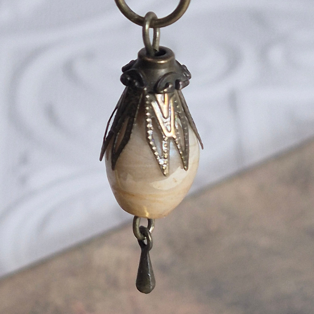 Vintage Cream Close Up earring